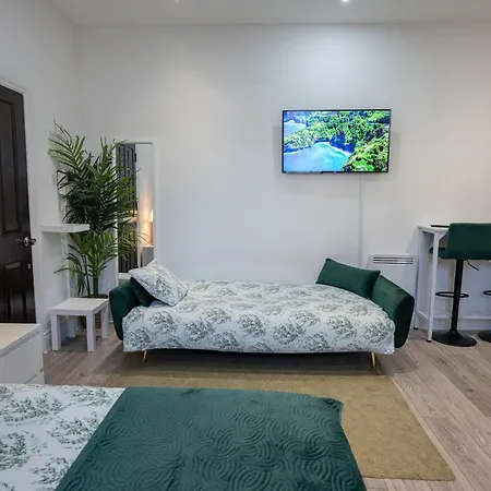 Beautiful Studio Flat In Hackney Next To Overground Station London Exterior photo